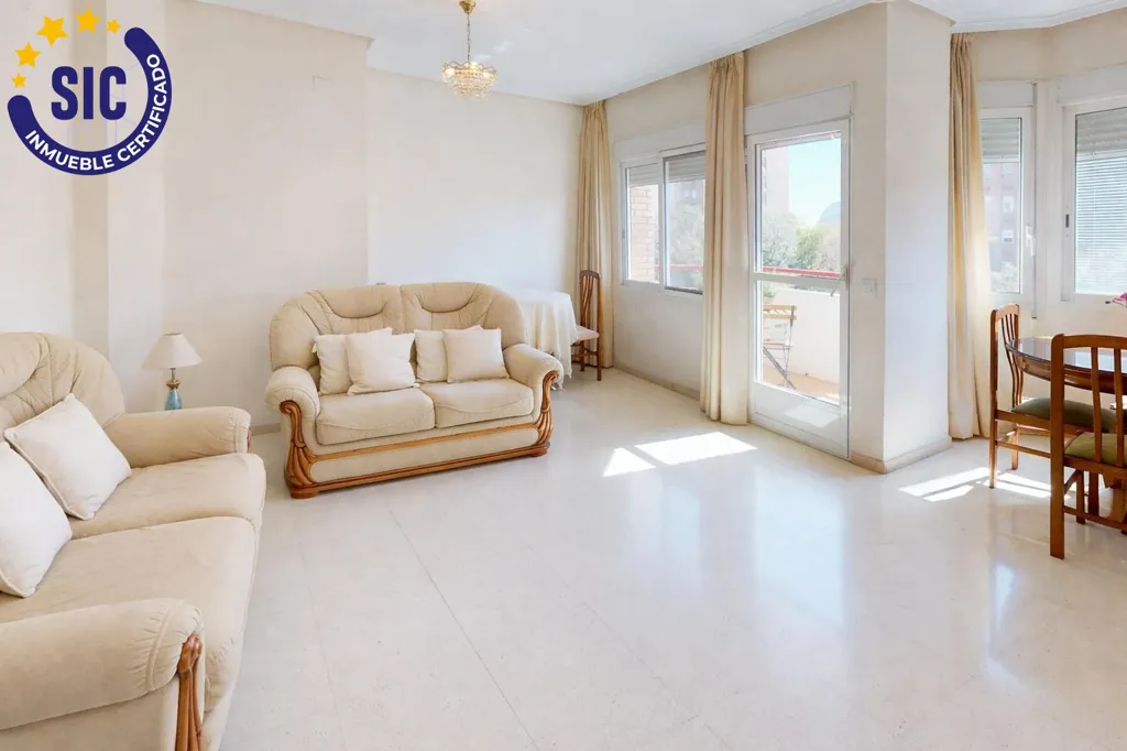 Séjour - Spacious Apartment with River View in Mont-Olivet