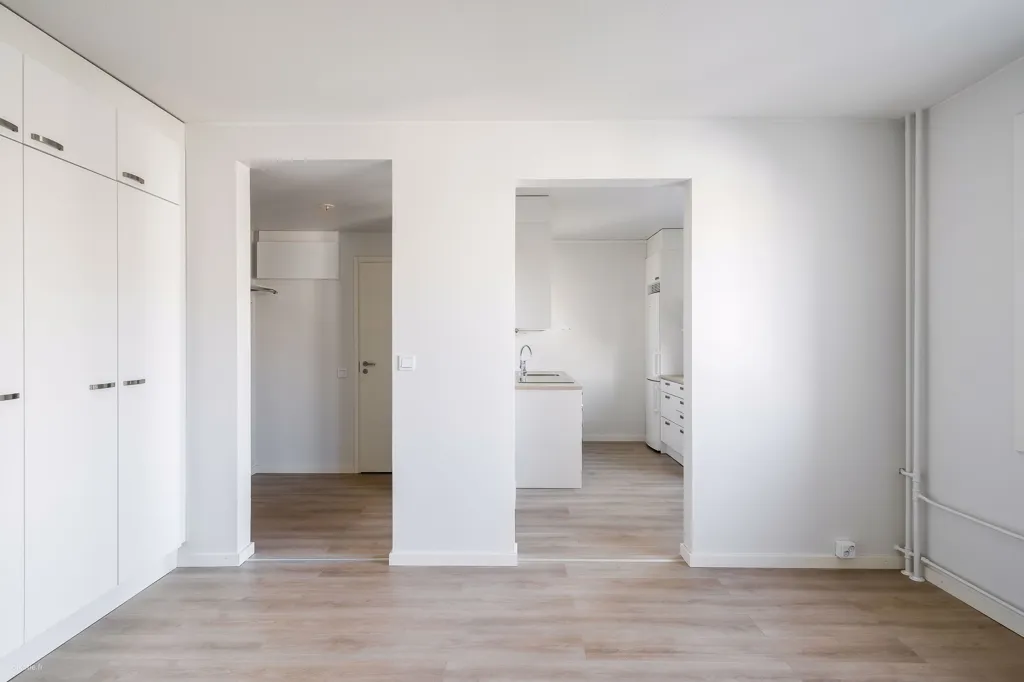 Chambres - Modernised Studio with Balcony in Koskela, Helsinki