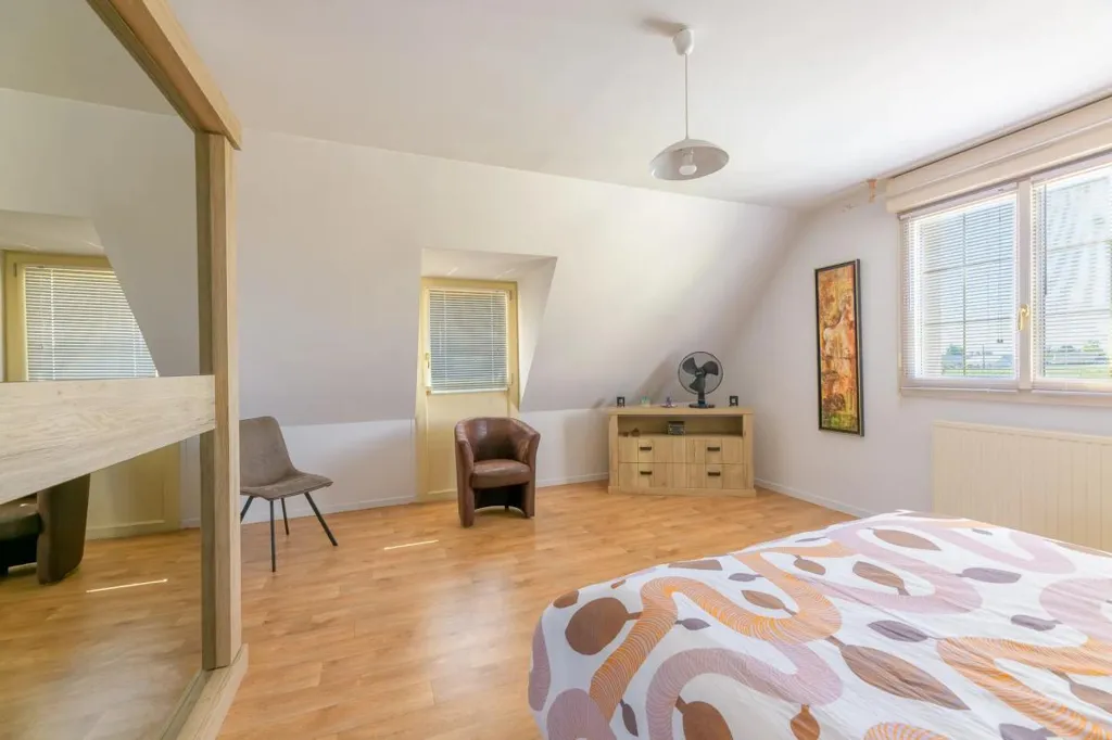 Chambres - Maison de 9 Pièces avec Jardin et Piscine à Bourgueil