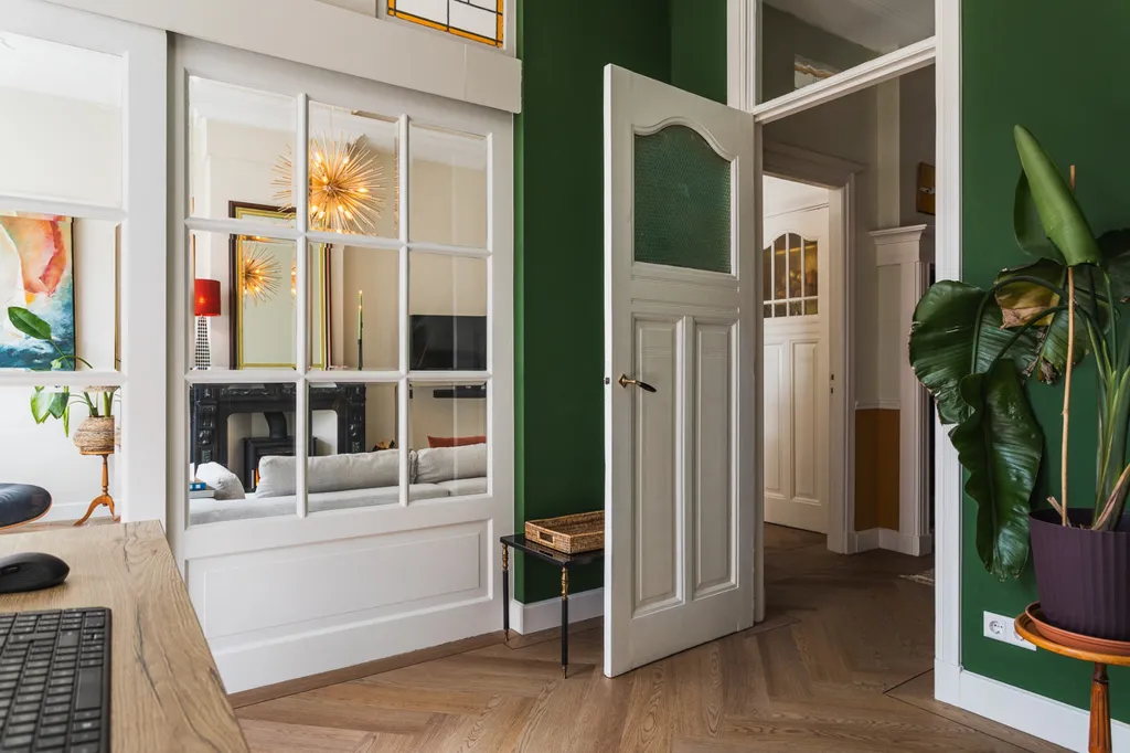Kabinet - Renovated Upper-Floor Apartment in Duinoord