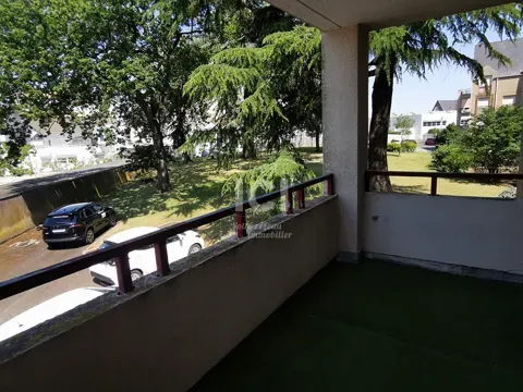 Rõdu - 3-Bedroom Apartment with Balcony in Angers