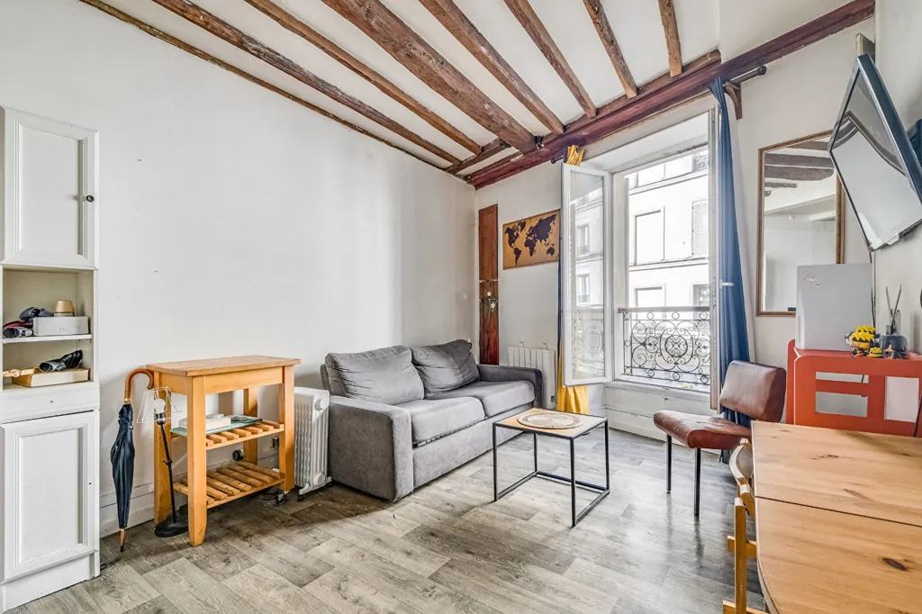 Séjour - Appartement Traversant avec Charme Ancien à Paris