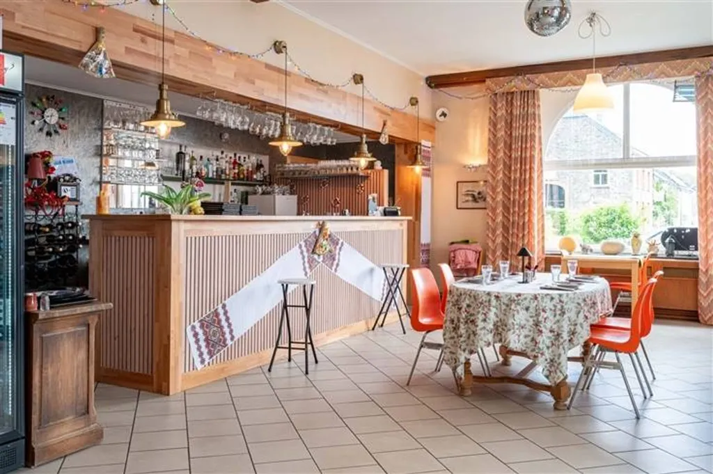 Salle à manger - Appart-Hôtel Converti avec Terrasse à Herbeumont