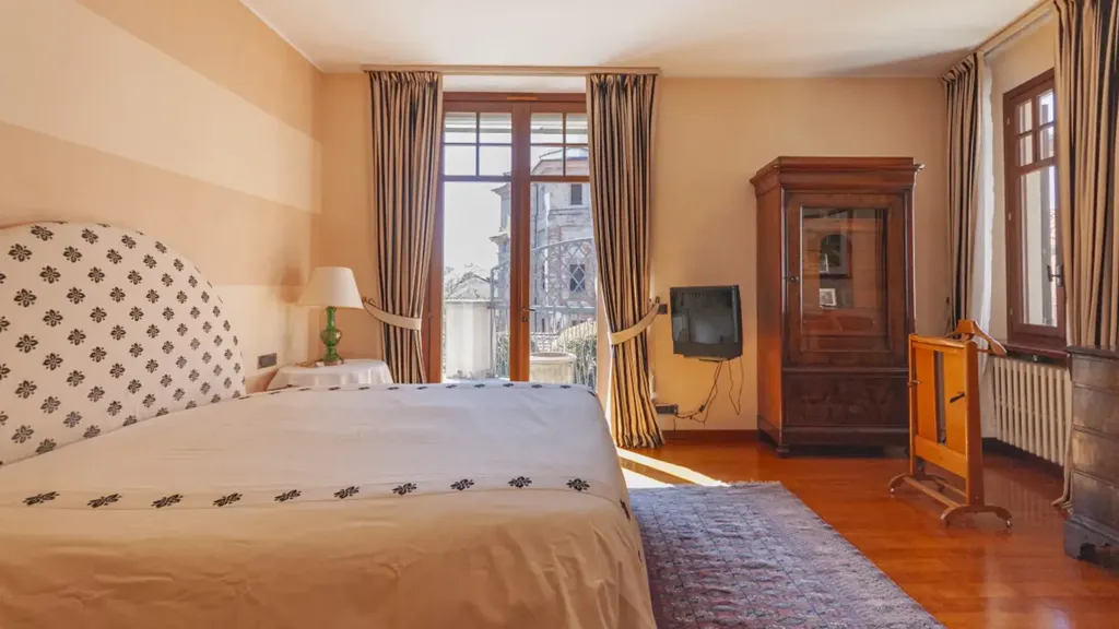 Chambres - Historic Villa with Panoramic Views in Grignasco