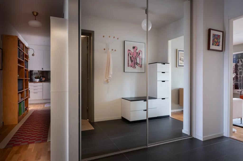 Entrée - Modern Apartment with Two Balconies in Kvillebäcken