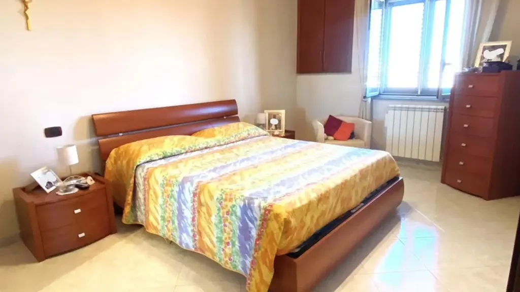 Camere da letto - Appartamento con terrazzo in parco ad Acerra