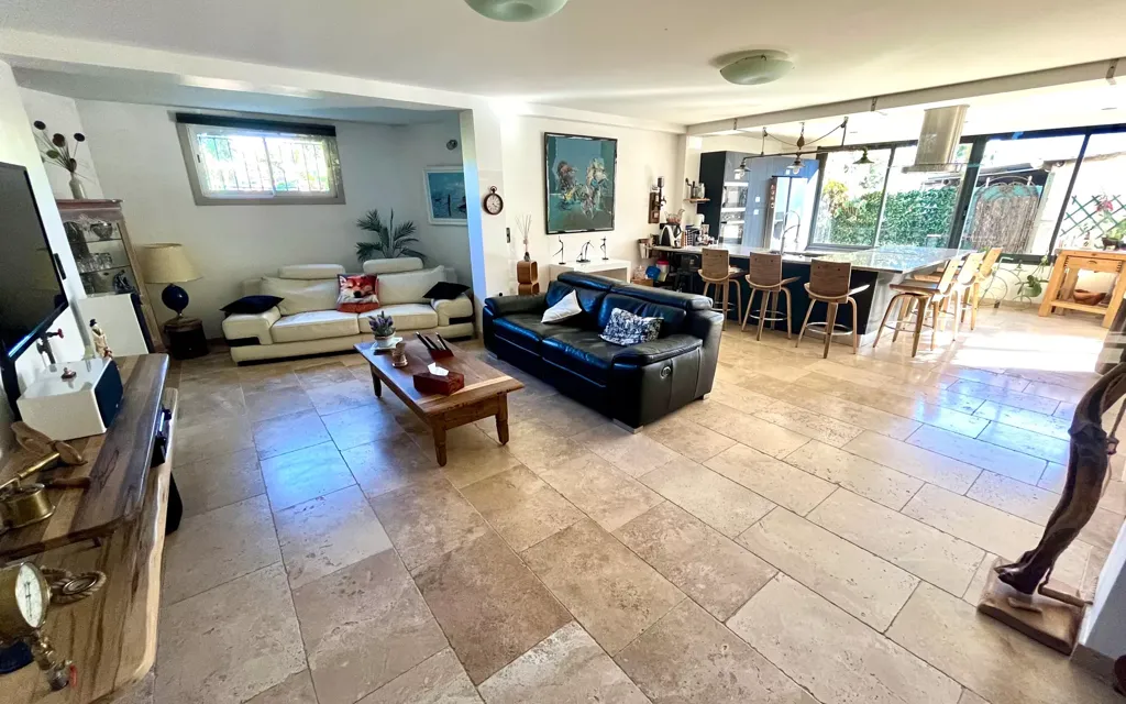 Séjour - Bas de Villa Rénové au Calme près de La Bocca