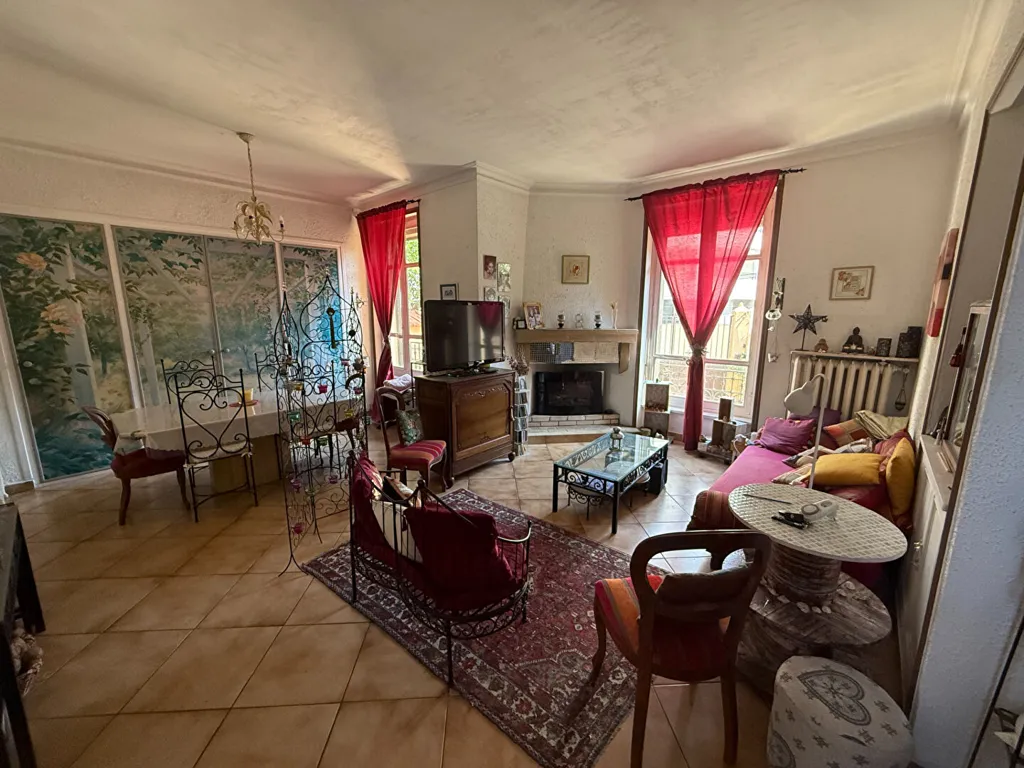Salón - Charming Townhouse with Courtyards in Villeurbanne