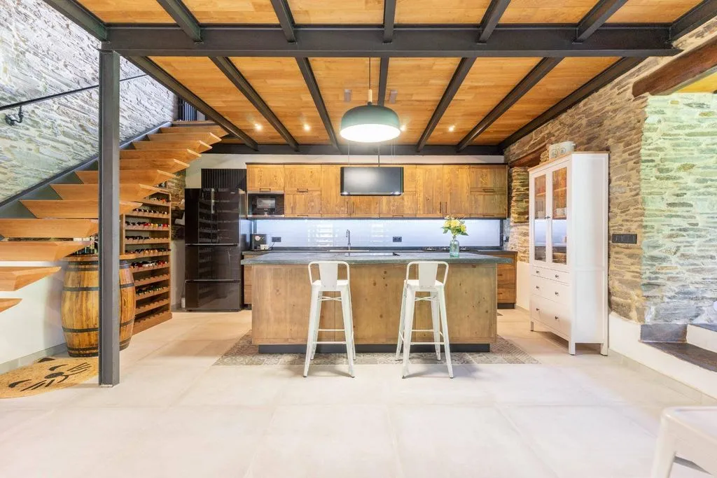 Cuisine - Restored Chalet with River Walk Access in Lugo