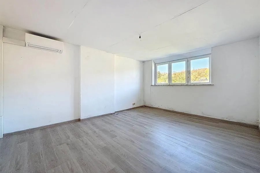 Toad - 2-Bed Apartment with Meuse View in Waulsort