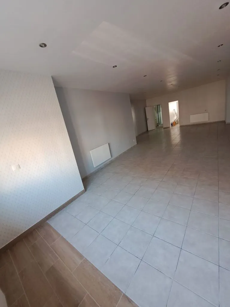 Séjour - Appartement Rénové avec Cour Privative à Harnes