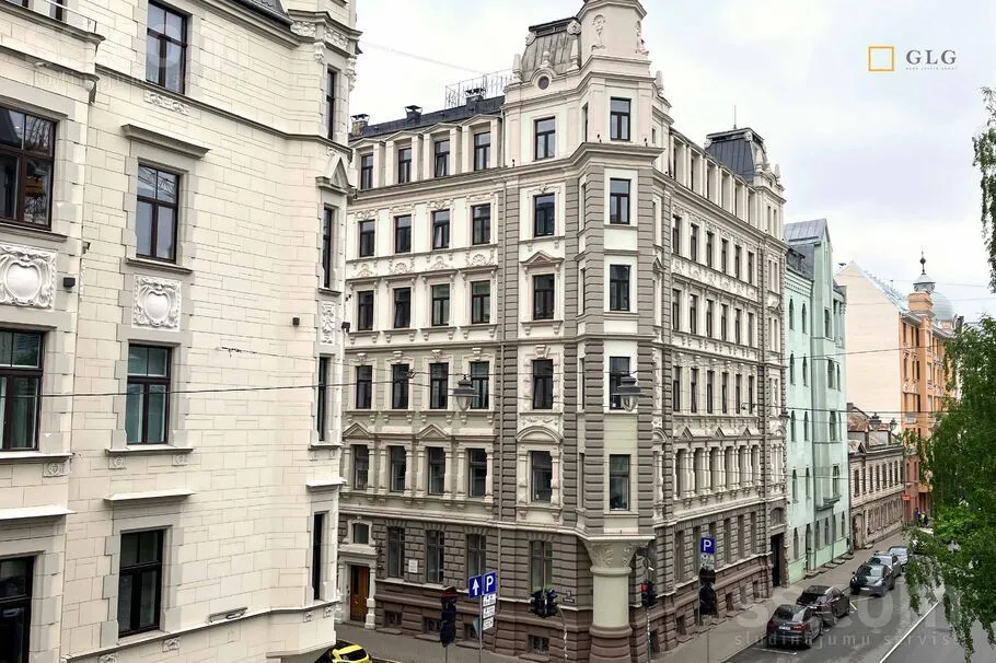 Välivaade - Furnished Apartment with Balcony in Riga Centre