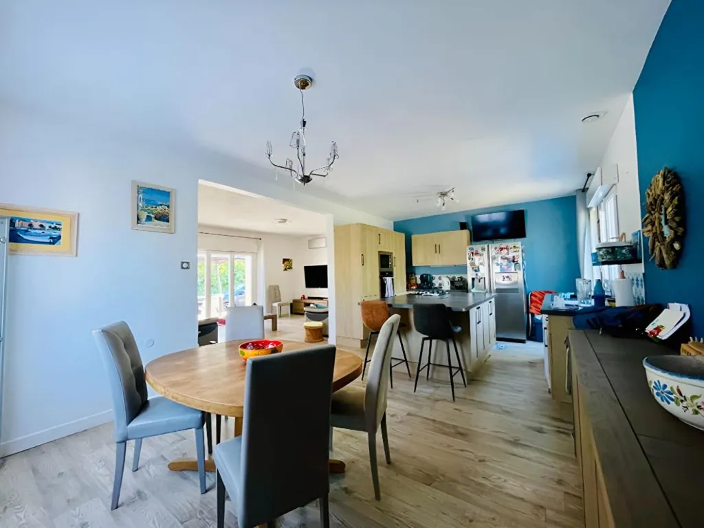 Salle à manger - Maison Rénovée avec Garage à Capendu