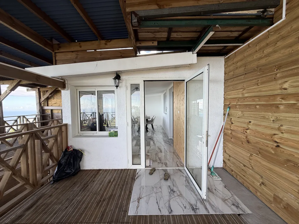 Terrass - Maison with Sea View and Terrace in La Chaloupe