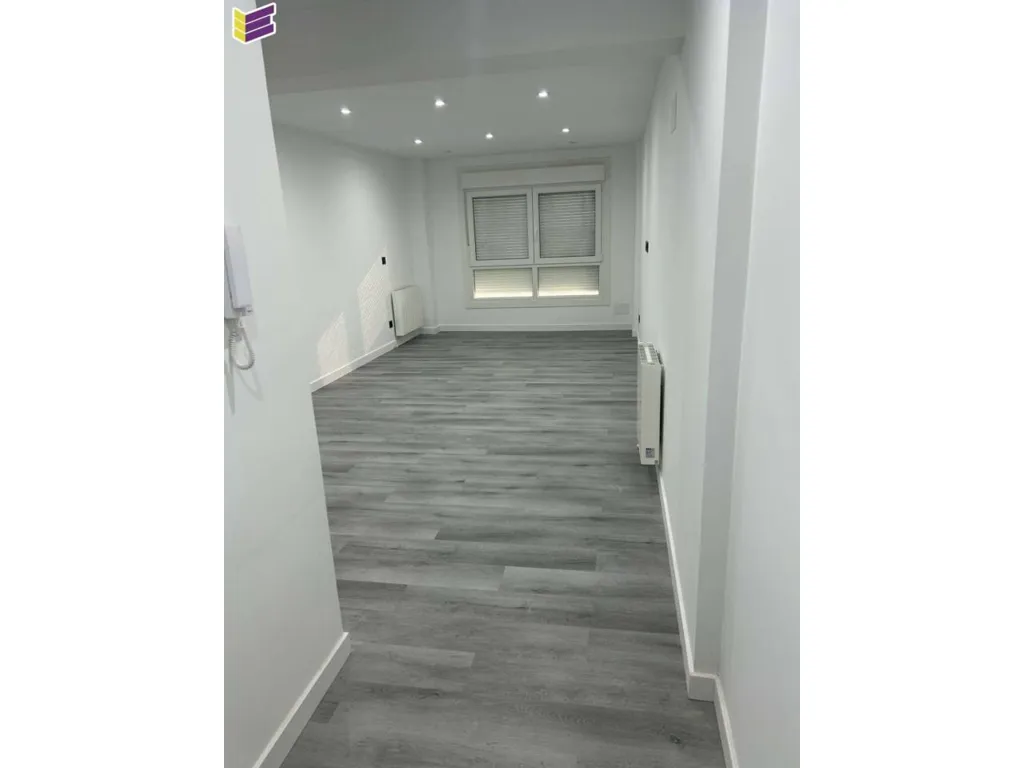 Entrée - Apartment with Terrace and Garage in Teis