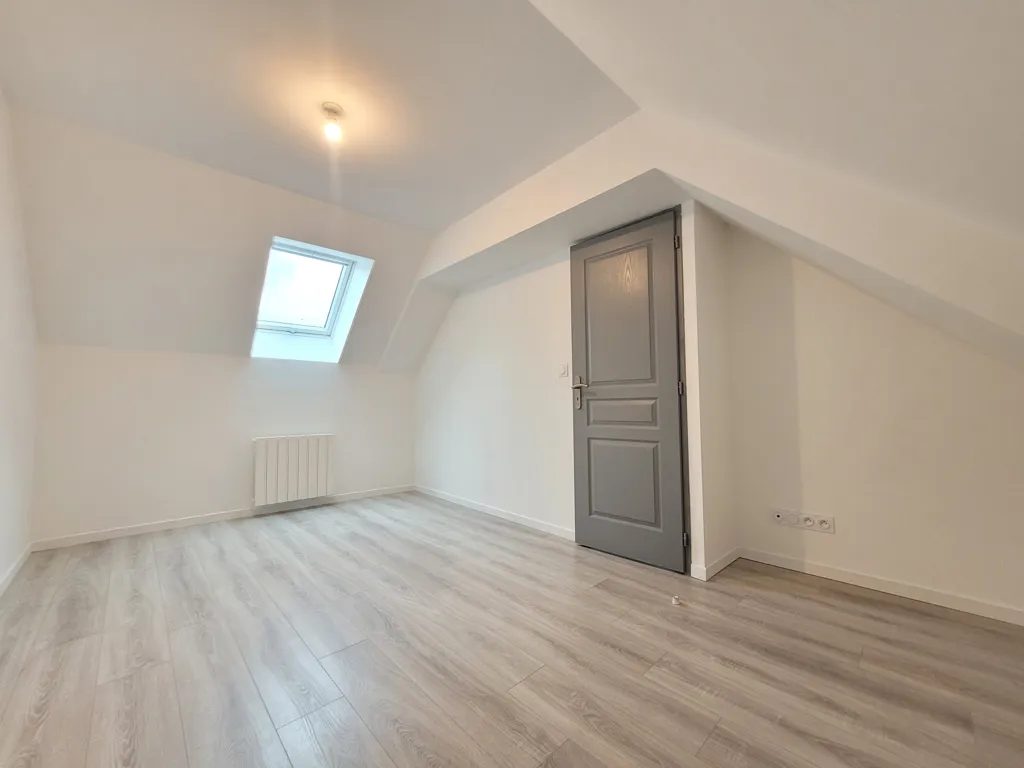 Pièces - Maison Rénovée avec Cour à Equillemont