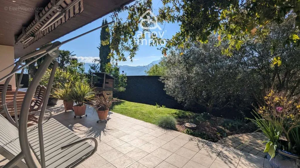 Terrass - Villa with Pool and Mountain View in Tullins