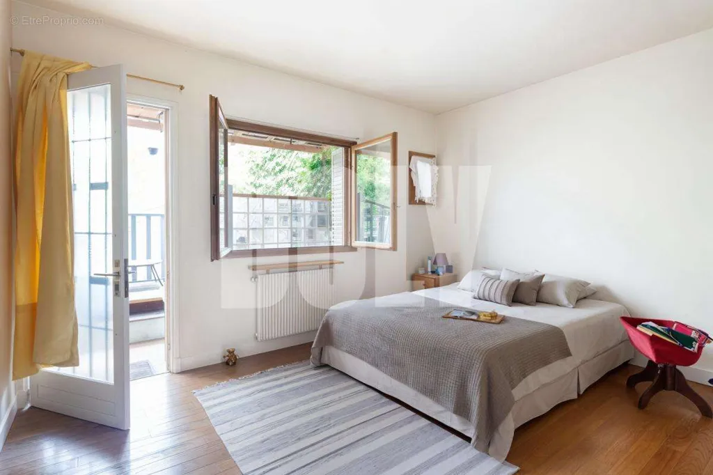 Chambres - Maison de Ville 7 Pièces avec Jardin au Calme à Saint-Denis