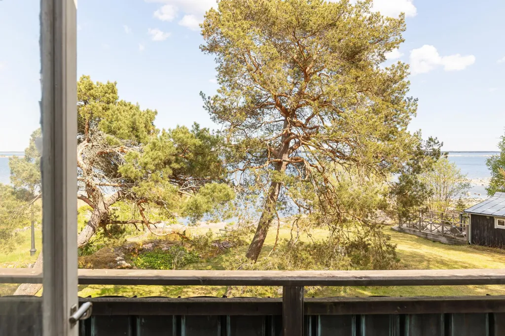 Rõdu - Charming Seafront Property in Stenskär