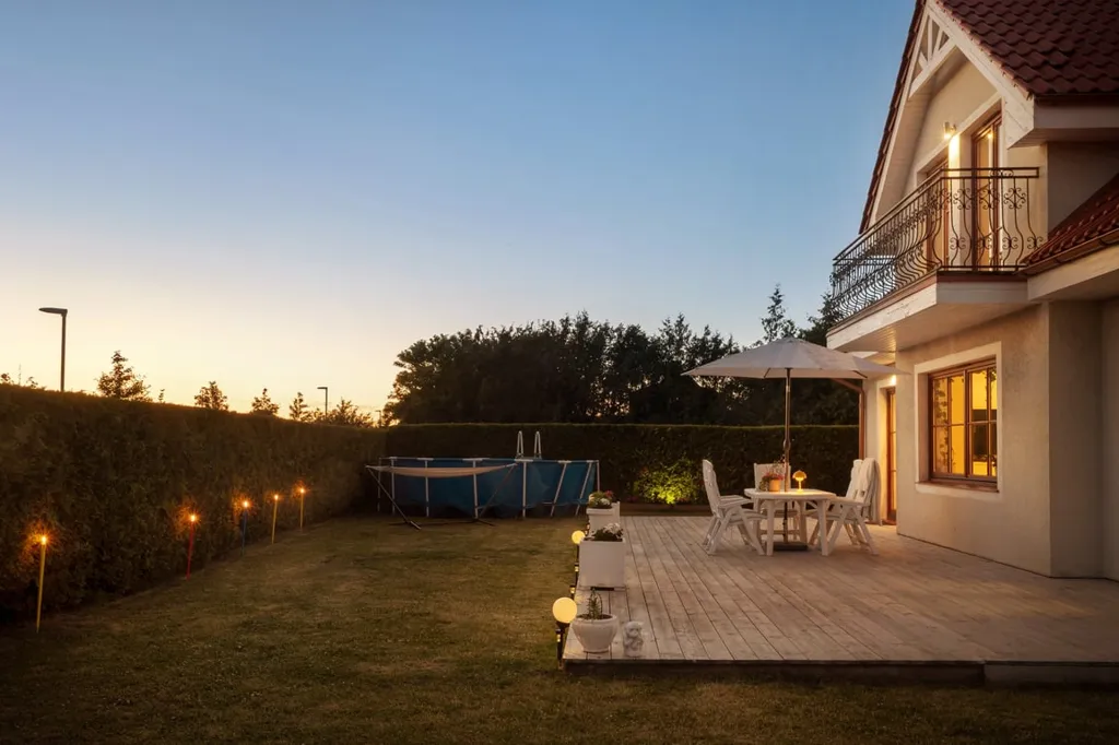 Terrasse - Corner Plot Stone House with Garden in Quiet Location