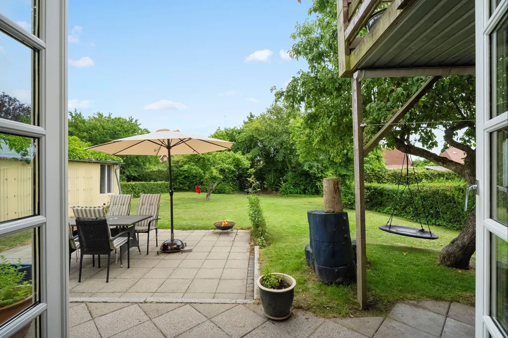 Aed - Mestervilla with Historical Charm in Næsby