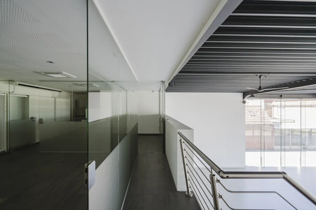 Bureau - Showroom avec atelier et parking à Zwevegem