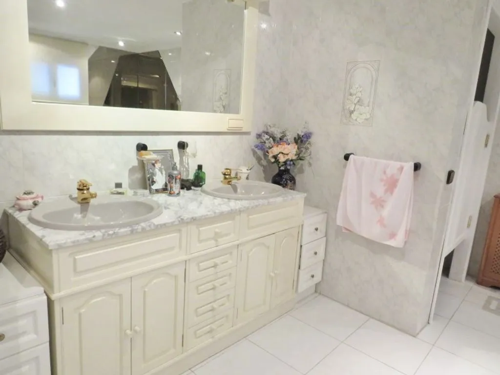 Salles de bain - Luxury House with South-Facing Views in Algete