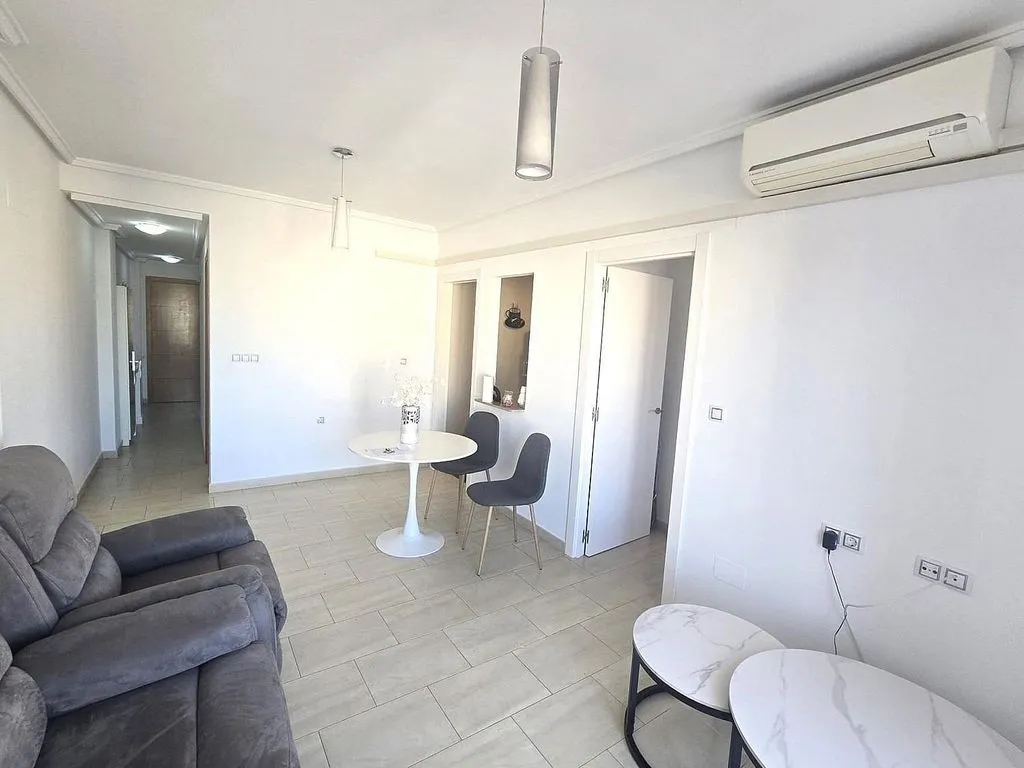 Séjour - Modern Flat with Balcony in Torrevieja Centre