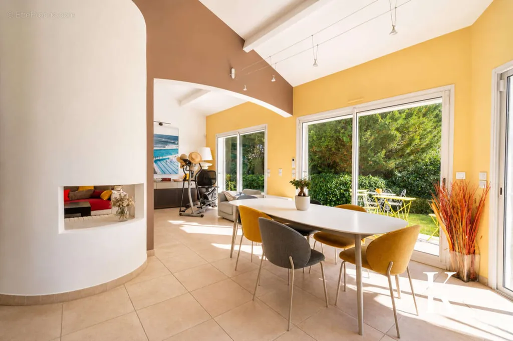 Salle à manger - Villa avec Piscine et Jardin à Perols