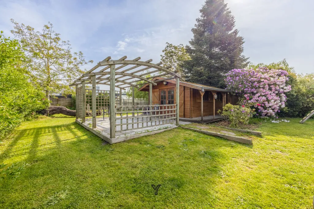 Jardin - Maison Énergétique avec Pergola à Zwevegem