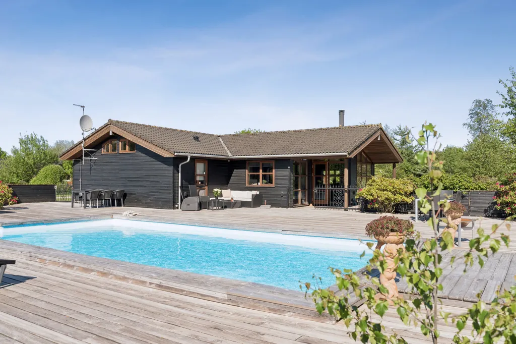 Bassein - Vacation House with Pool near Hals