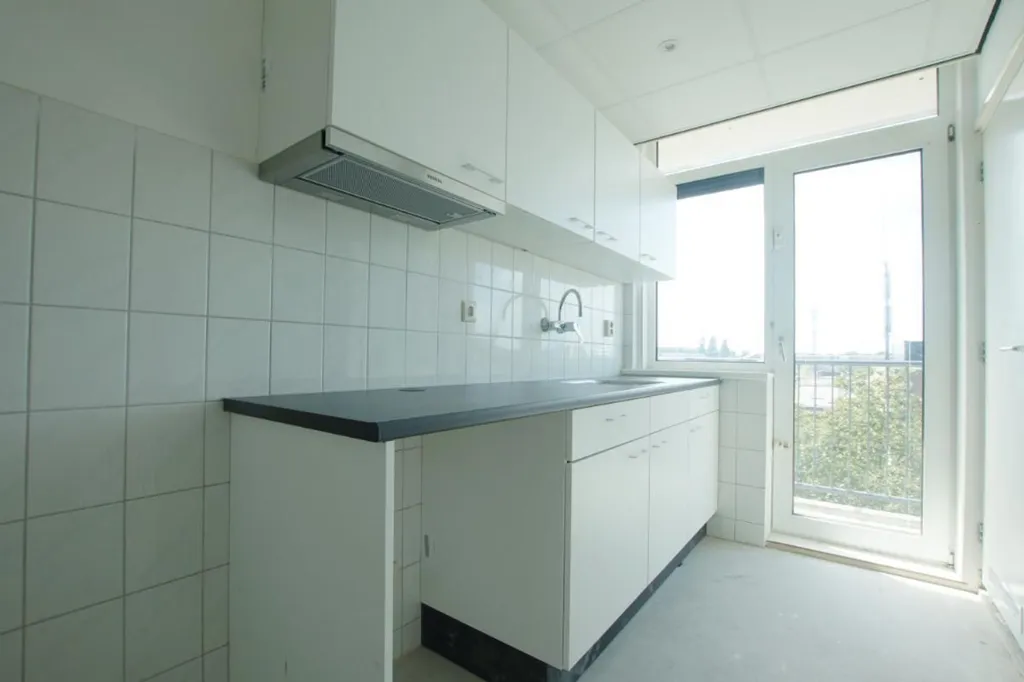 Cuisine - 3-Bedroom Apartment with Balcony in Charlois