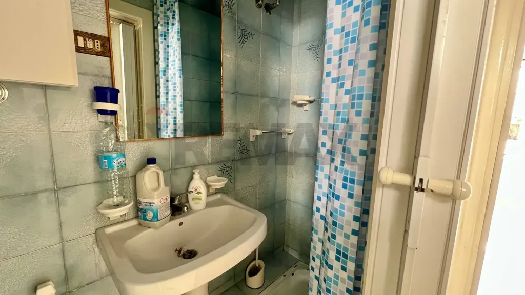 Salles de bain - Apartment with Terrace in Piscinola, Naples