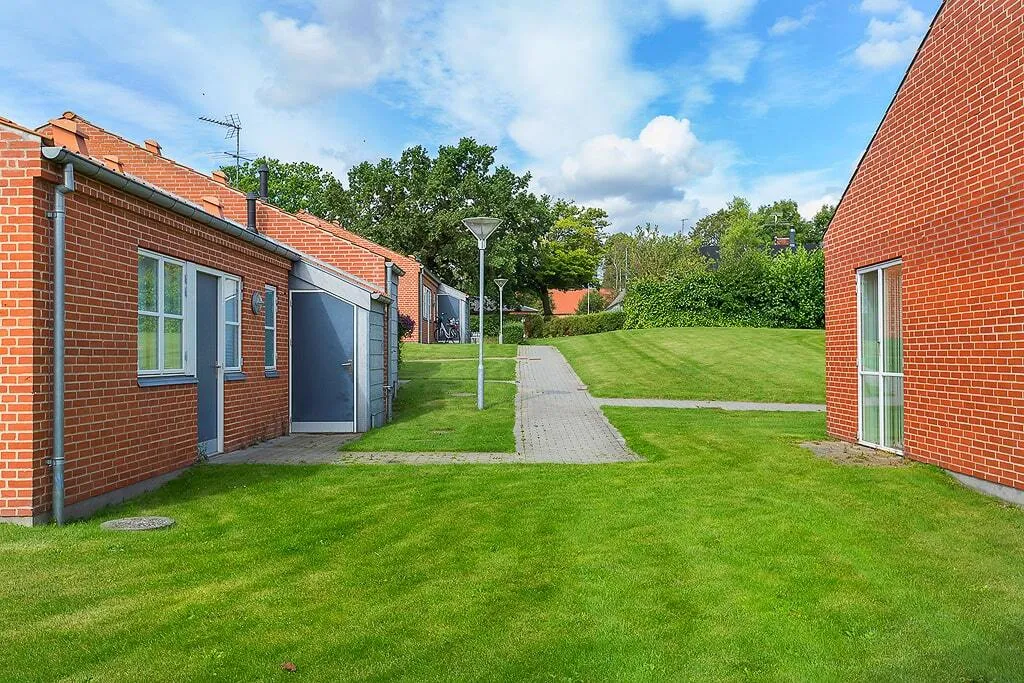 Aed - Two-Bedroom Apartment with Garden in Ørsted