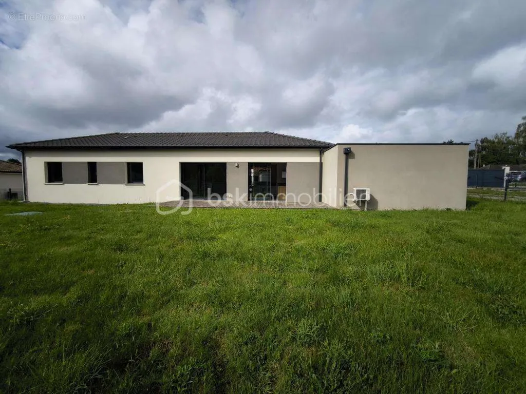 Extérieur - Maison Contemporaine avec Terrasse à Proximité