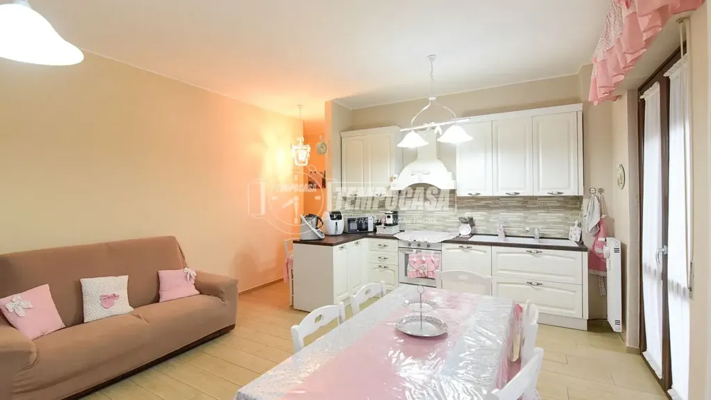 Cuisine - Third Floor Flat with Balconies in Cantù