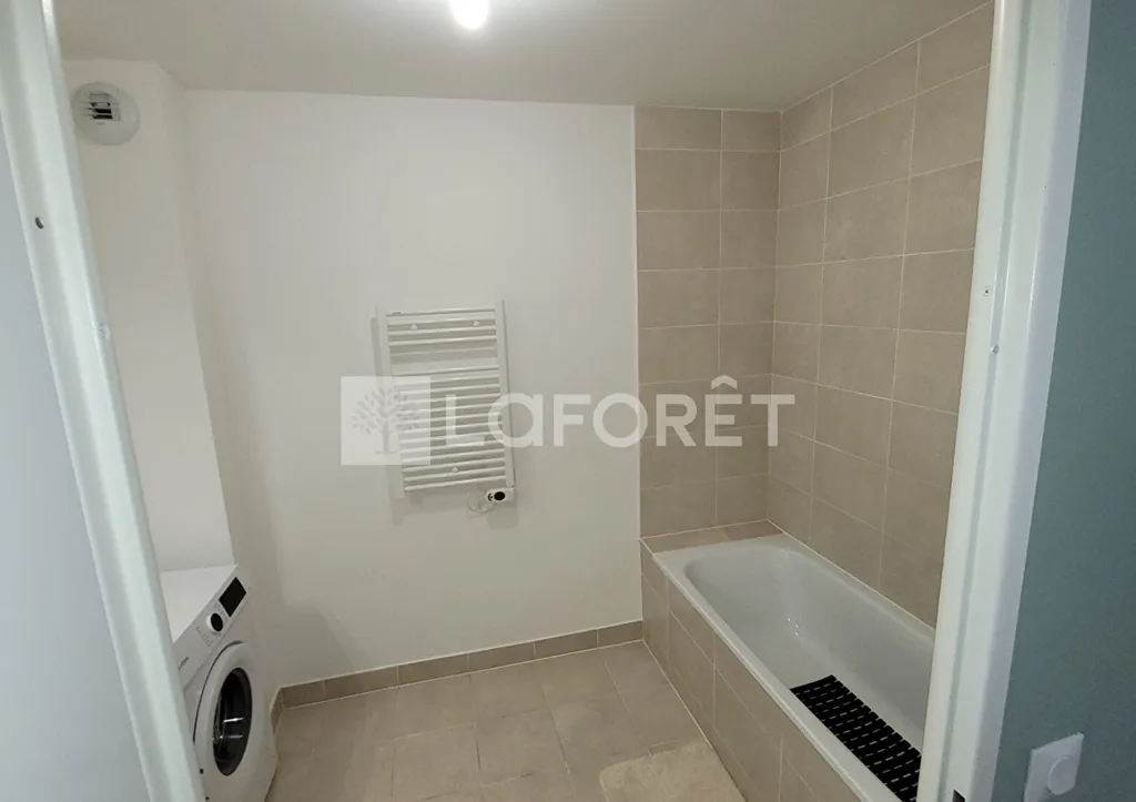 Salles de bain - Appartement Lumineux avec Balcon à Thiais