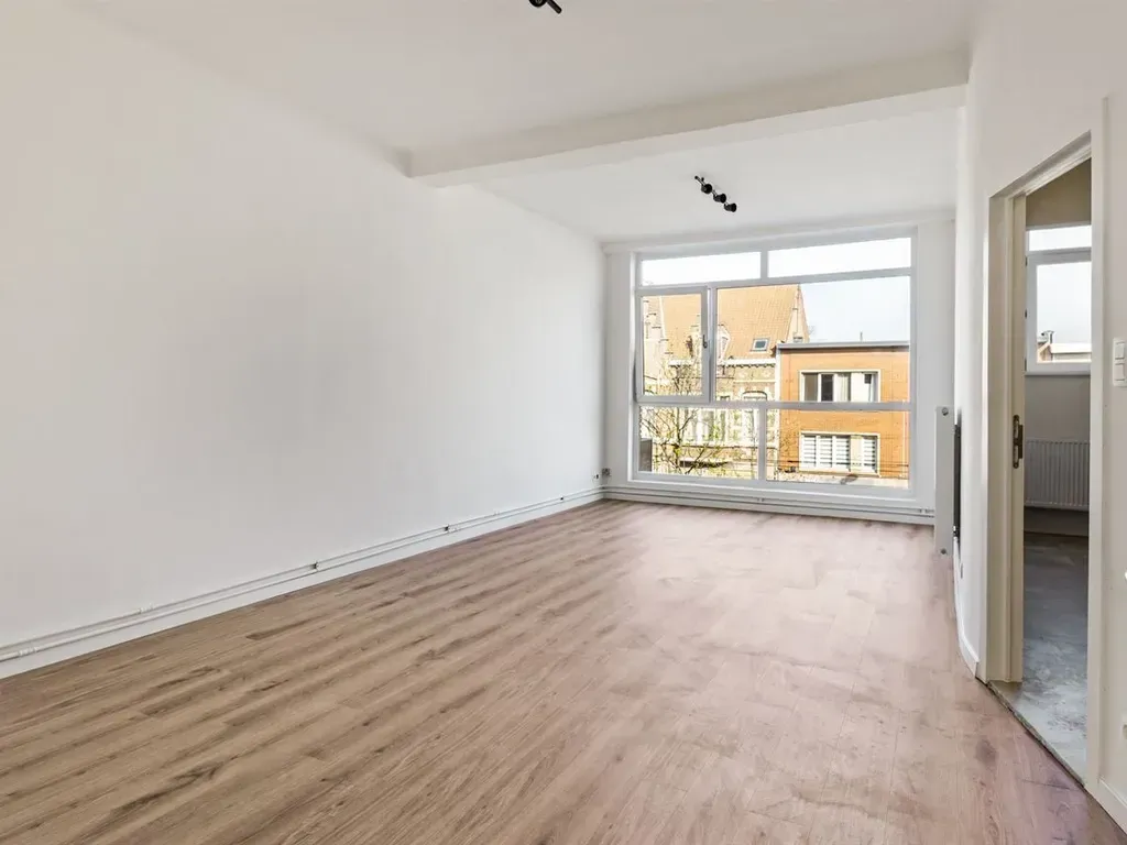 Pièces - Appartement rénové avec balcon à Merksem