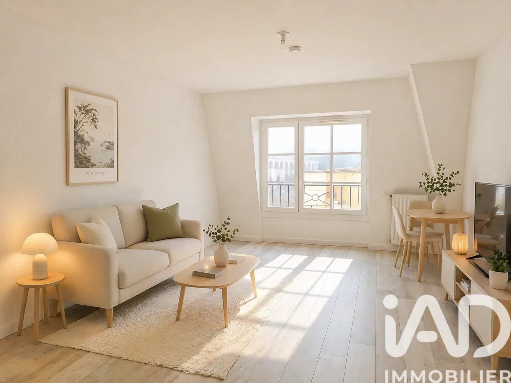 Soggiorno - 3-Bedroom Apartment with Parking in Chantilly Centre
