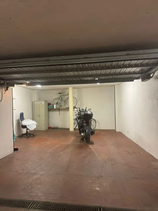 Garaaž - Double Parking Box in Central Bologna