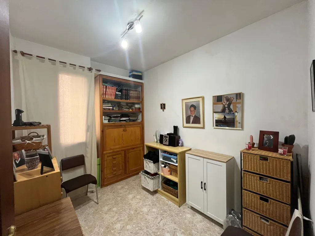 Bureau - Spacious Flat with Balcony in Roses