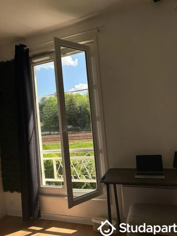 Bureau - Studio Meublé avec Cave dans l'Avenue du Beausite