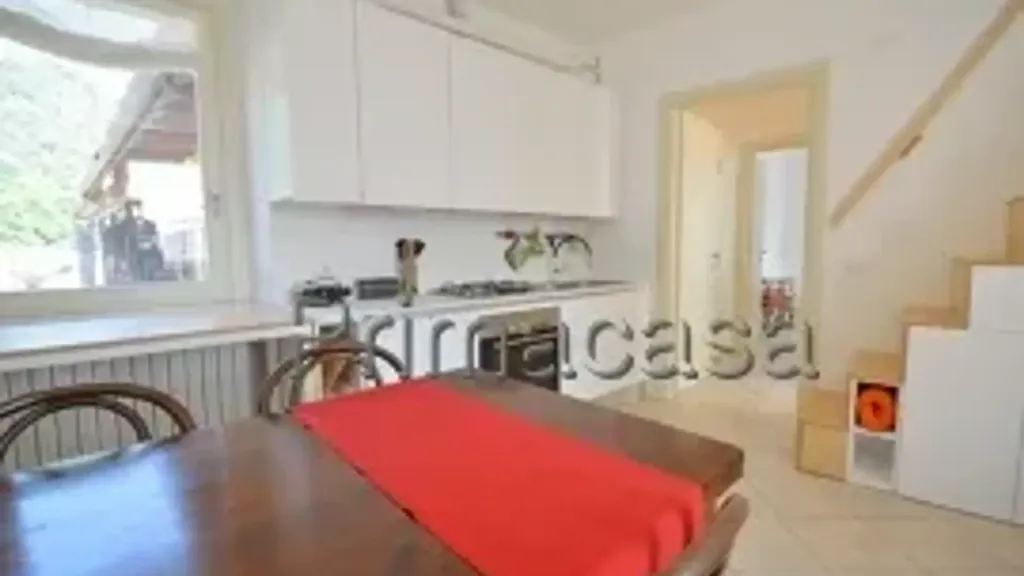 Salle à manger - Modernised Two-Bedroom Apartment in Toscolano Maderno