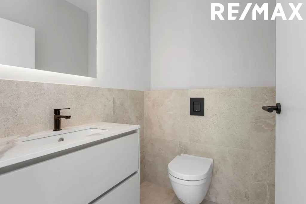 Salles de bain - Modern Apartment with Garden in Úlfarsárdal