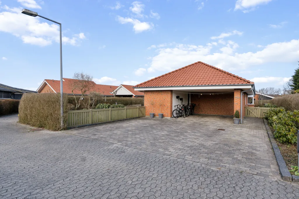 Välivaade - Modernised Villa with Carport in Herning