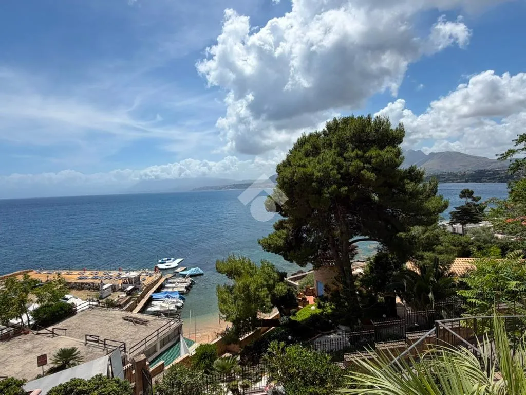 Terrasse - 2-Bedroom Apartment with Beach Access in Solanto