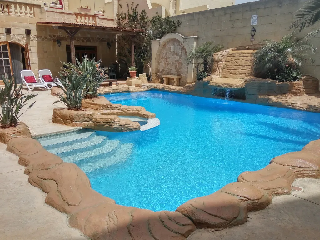 Piscina - Casa con 4 camere a Gharb