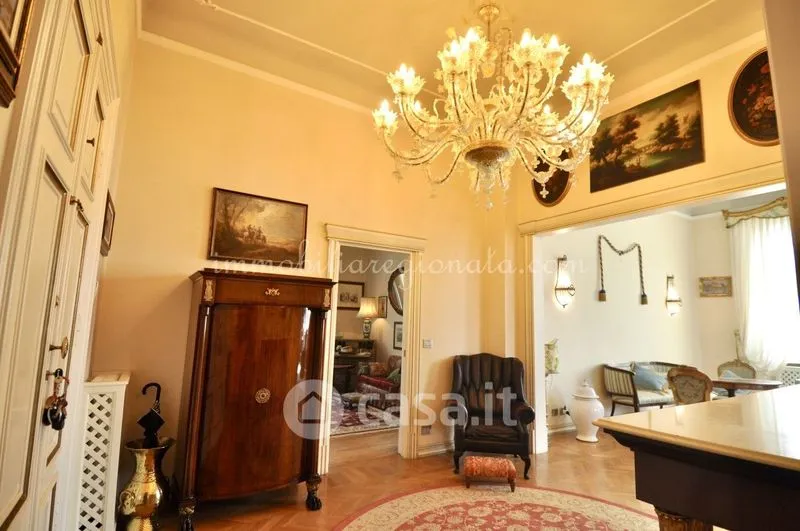 Esik - Elegant Apartment with Terrace in Lucca