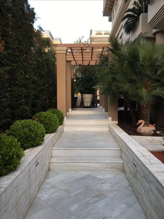 Pièces - 4-Storey Villa with Sea View in Athens