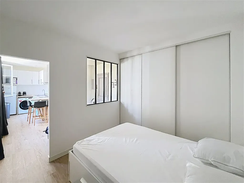 Chambres - Appartement Refait à Neuf avec Vue Cour à Bordeaux